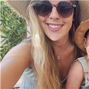 Chica con experiencia en dar clases durante años, gran capacidad de enseñar y ayudar al ritmo del niño/a